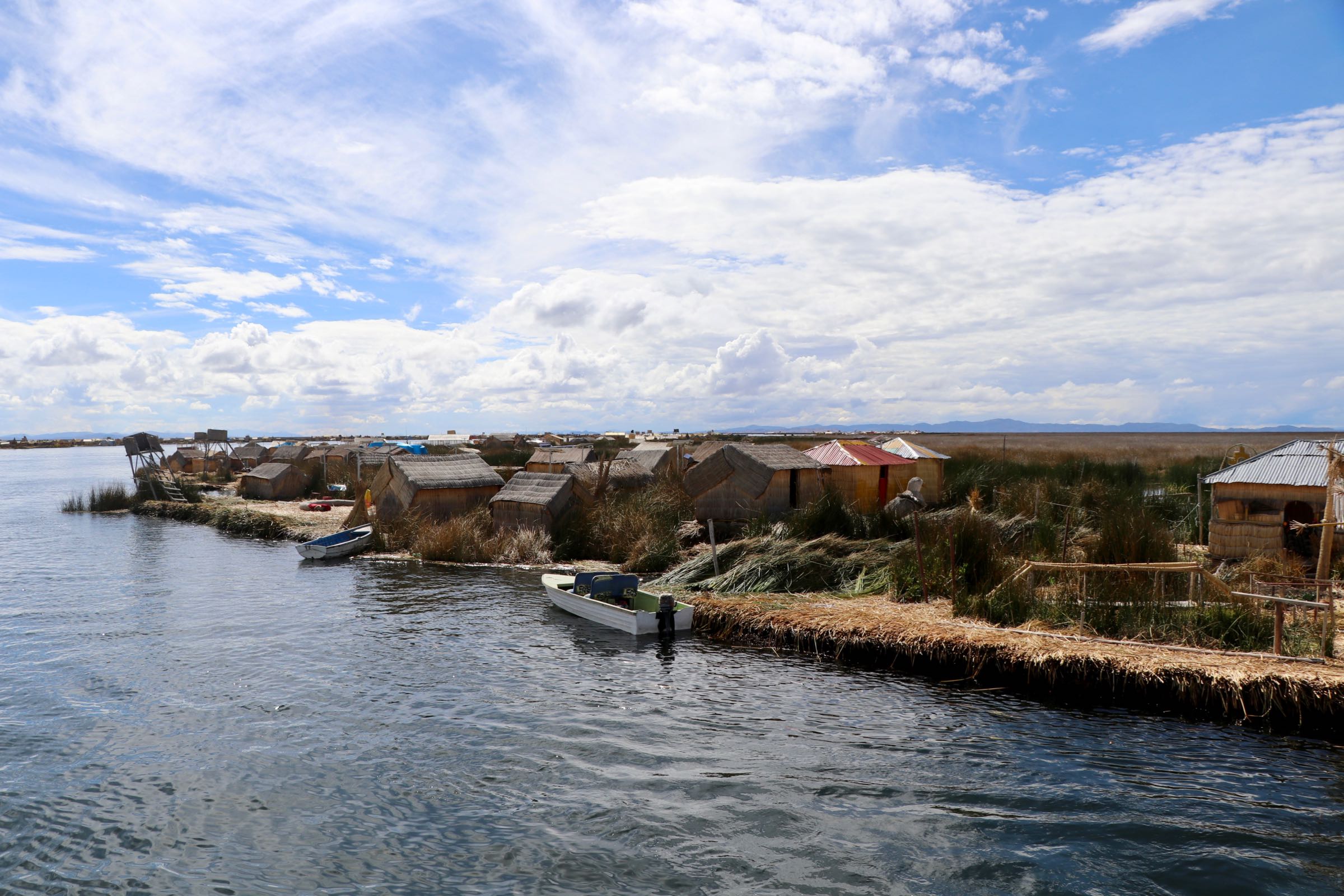 Schwimmende Inseln auf dem Titicacasee, Peru