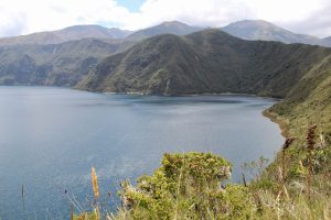 Blick auf den Kratersee Cuicocha, Ecuador