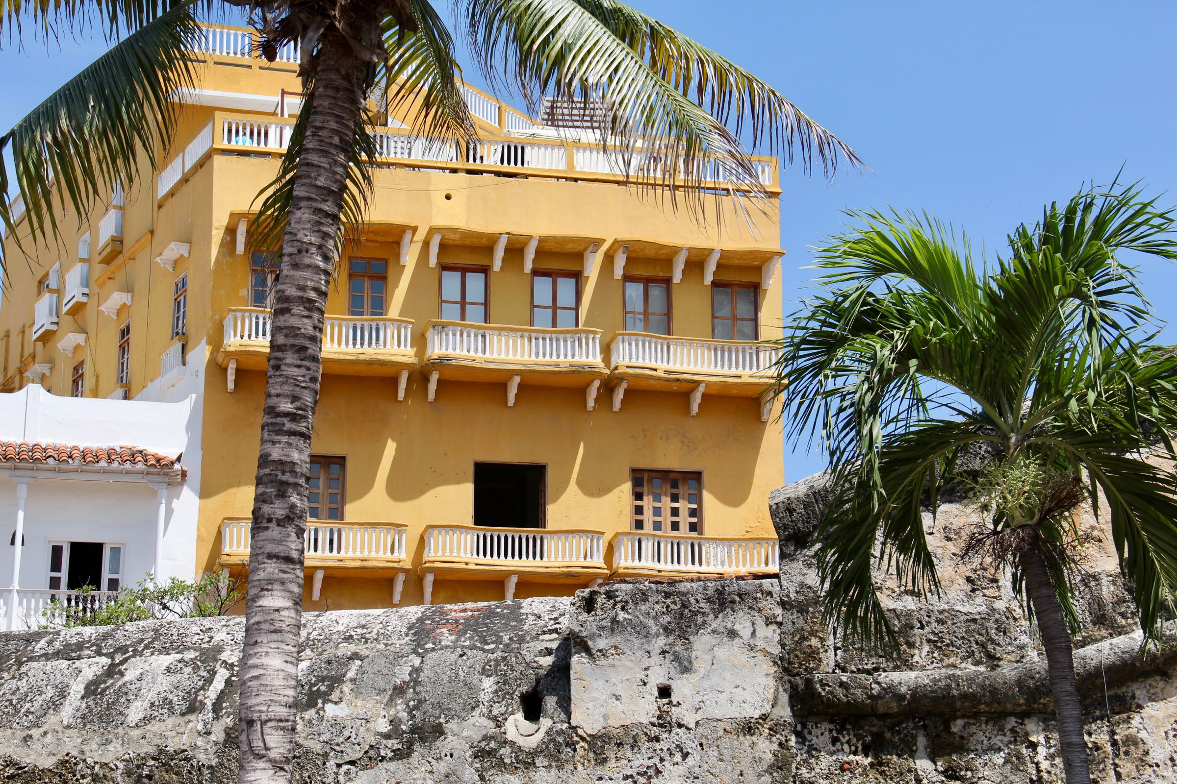 Blick über die Stadtmauer von Cartagena, Kolumbien