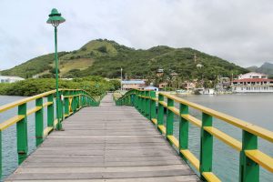Ponton-Holzbrücke, Providencia, Kolumbien