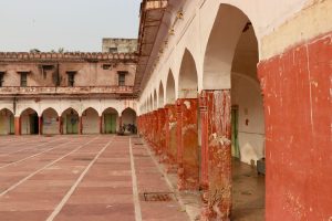 Hof der Fatehpuri Masjid, Delhi, Indien