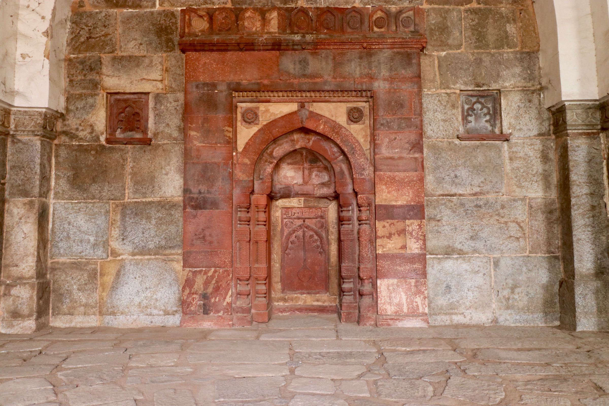 Wandnische einer Moschee am Humayun-Mausoleum, Delhi, Indien