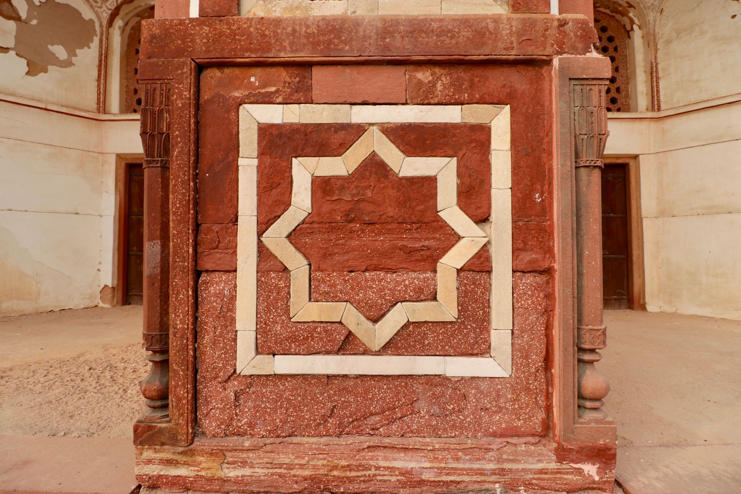 Säule am Humayun-Mausoleum, Delhi, Indien