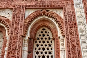 Fassade des Alai Darwaza, Delhi, Indien