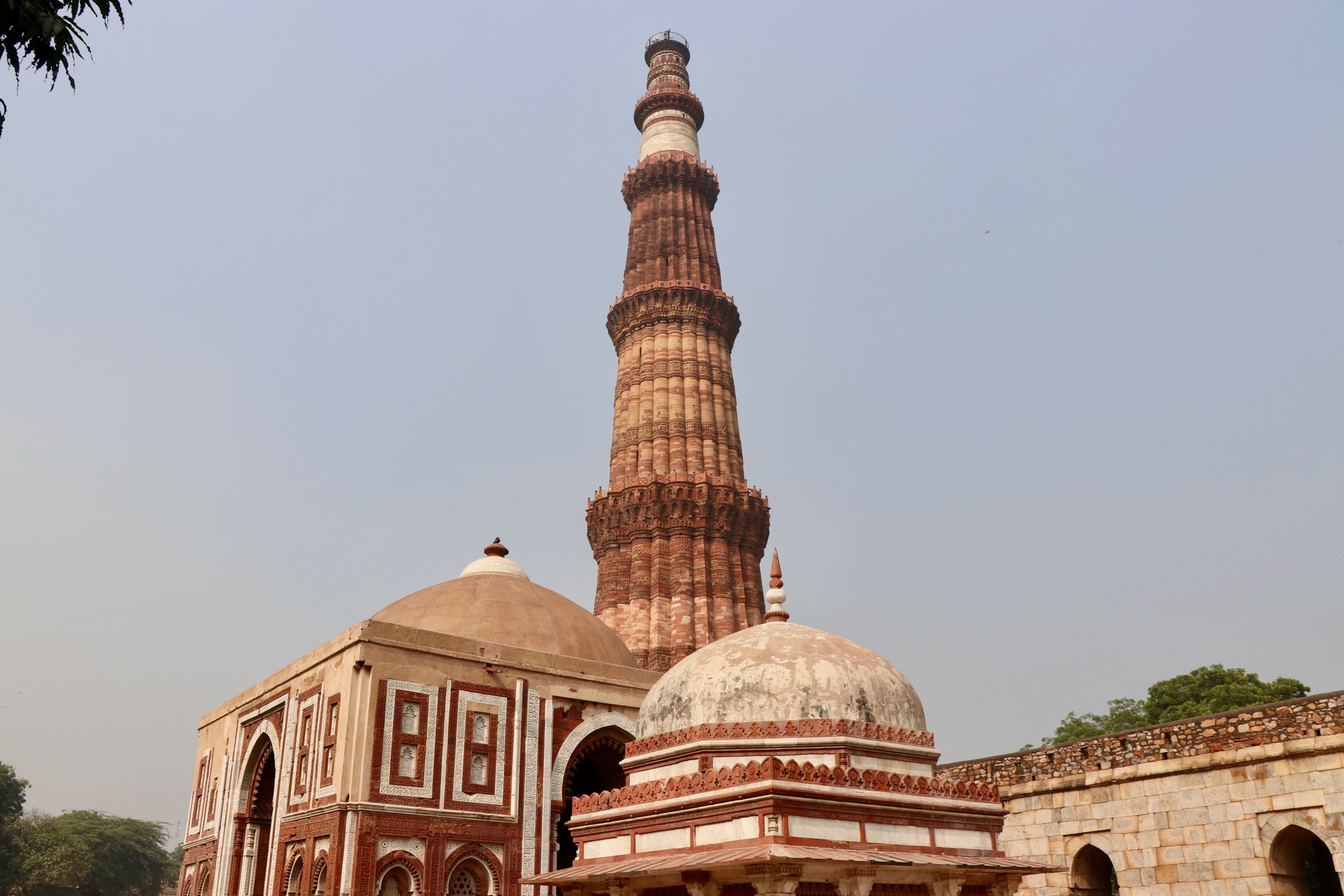 Alai Darwaza und Qutb Minar, Delhi, Indien