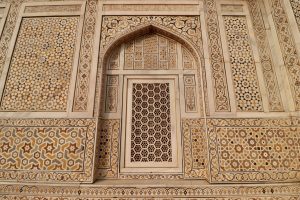 Fassade des Itimad-ud-Daula-Mausoleum, Agra, Indien