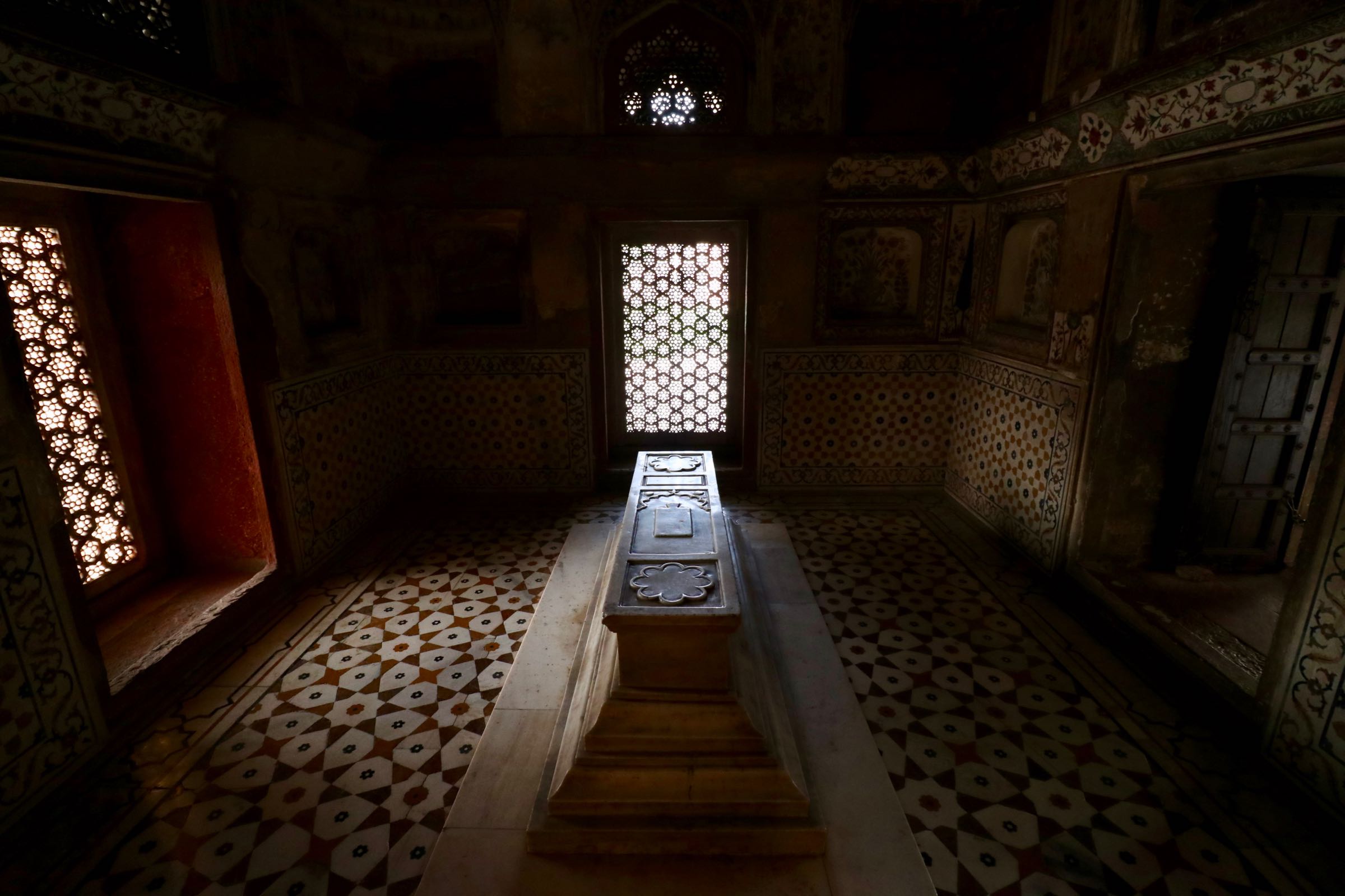 Innenraum des Itimad-ud-Daula-Mausoleum, Agra, Indien