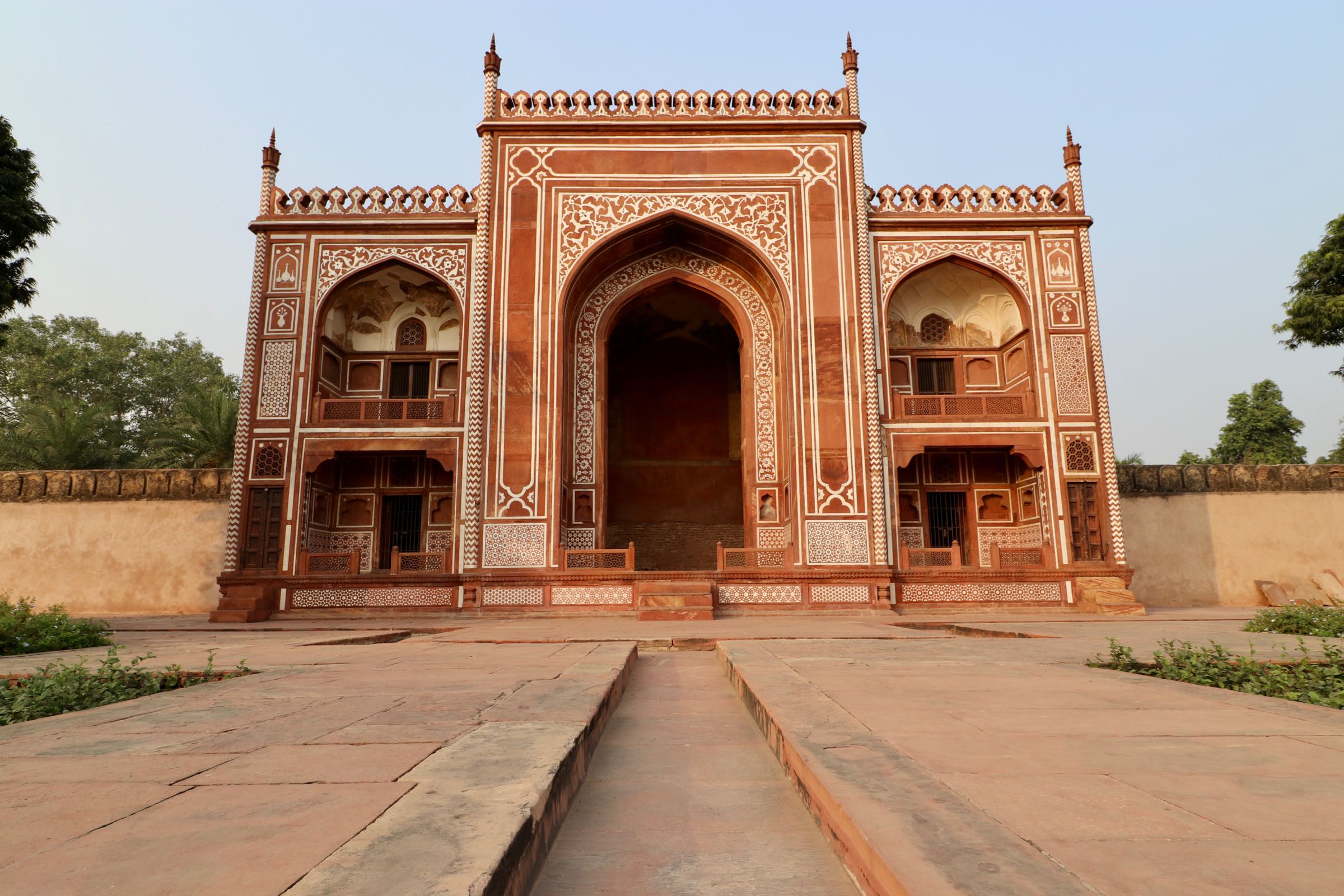 Gebäude am Itimad-ud-Daula-Mausoleum, Agra, Indien