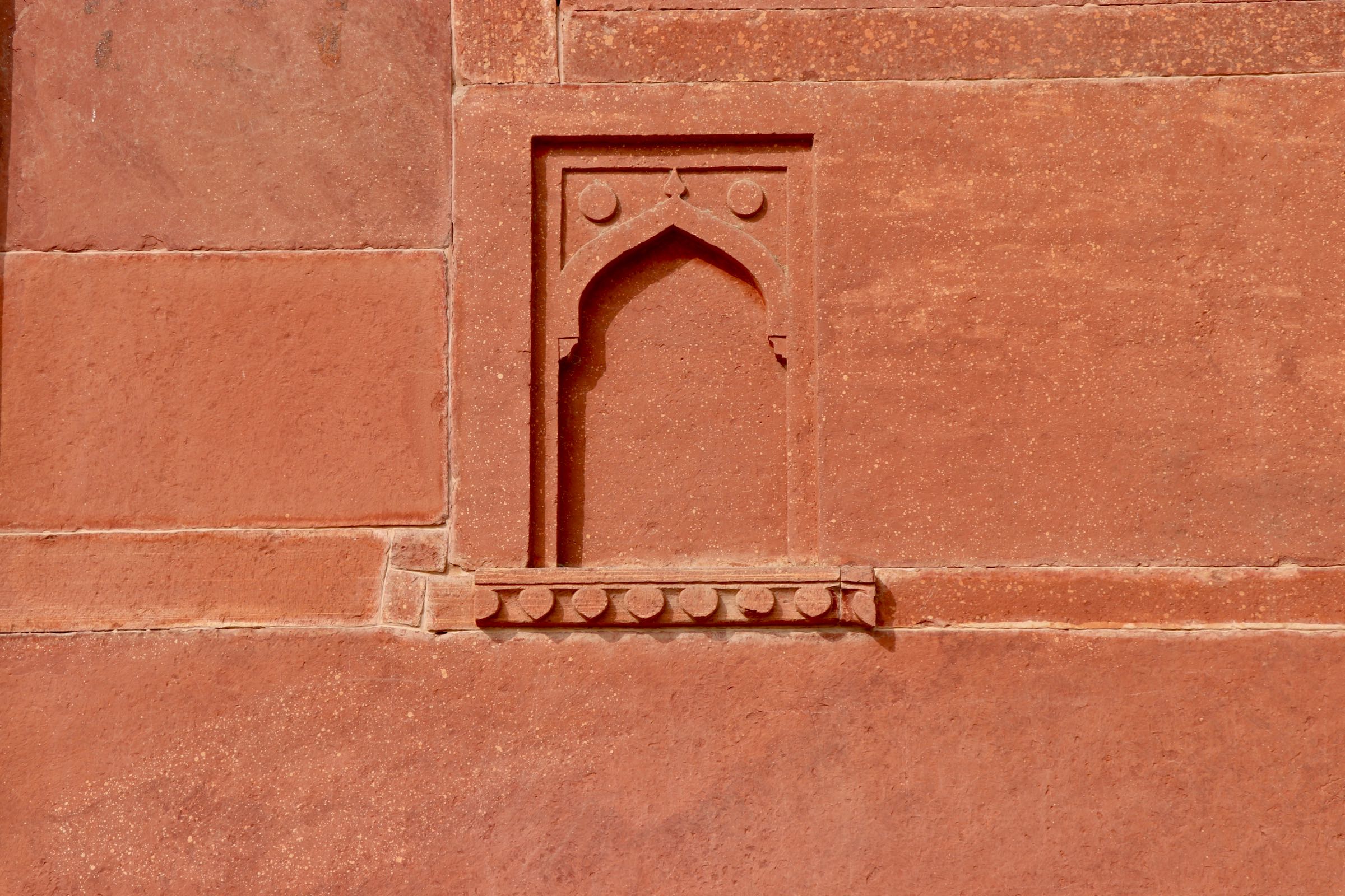 Wand im Königspalast in Fatehpur Sikri, Indien