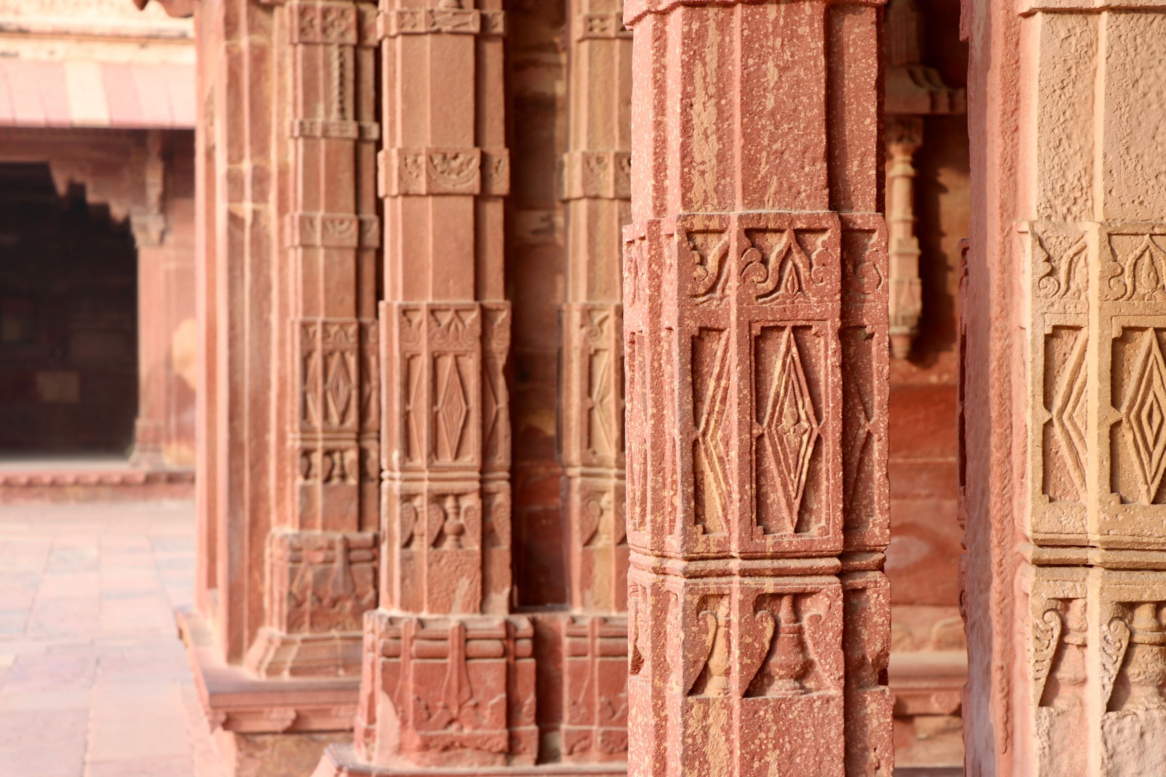 Säulen im Jodhabai-Palast, Fatehpur Sikri, Indien