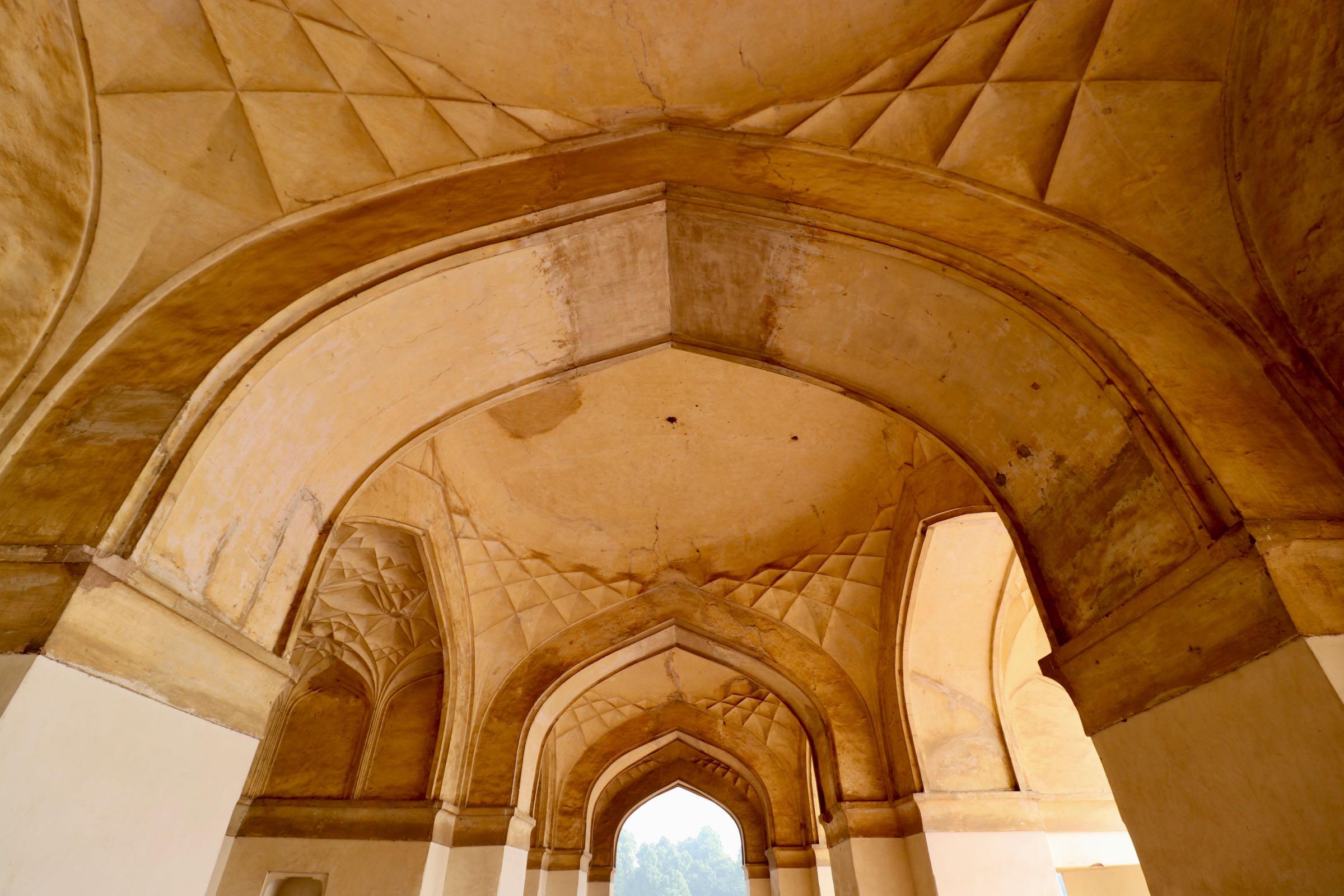 Torbögen am Akbar-Mausoleum, Agra, Indien