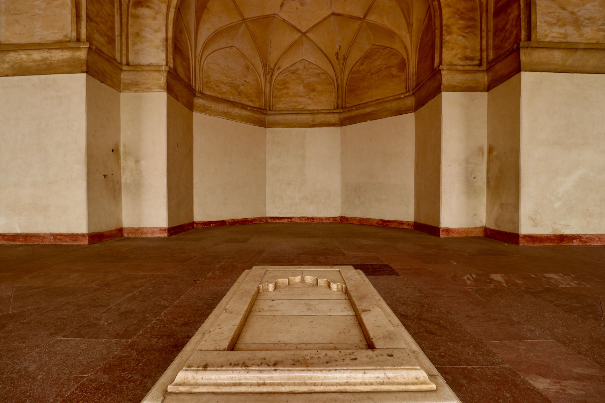 Grab am Akbar-Mausoleum, Agra, Indien
