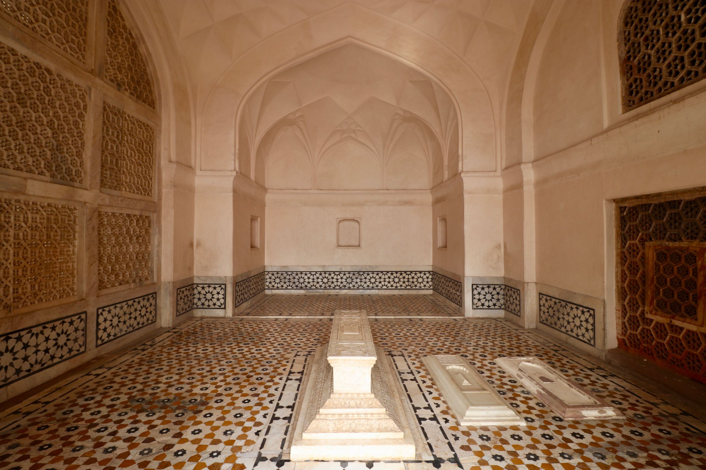 Innenraum des Akbar-Mausoleum, Agra, Indien