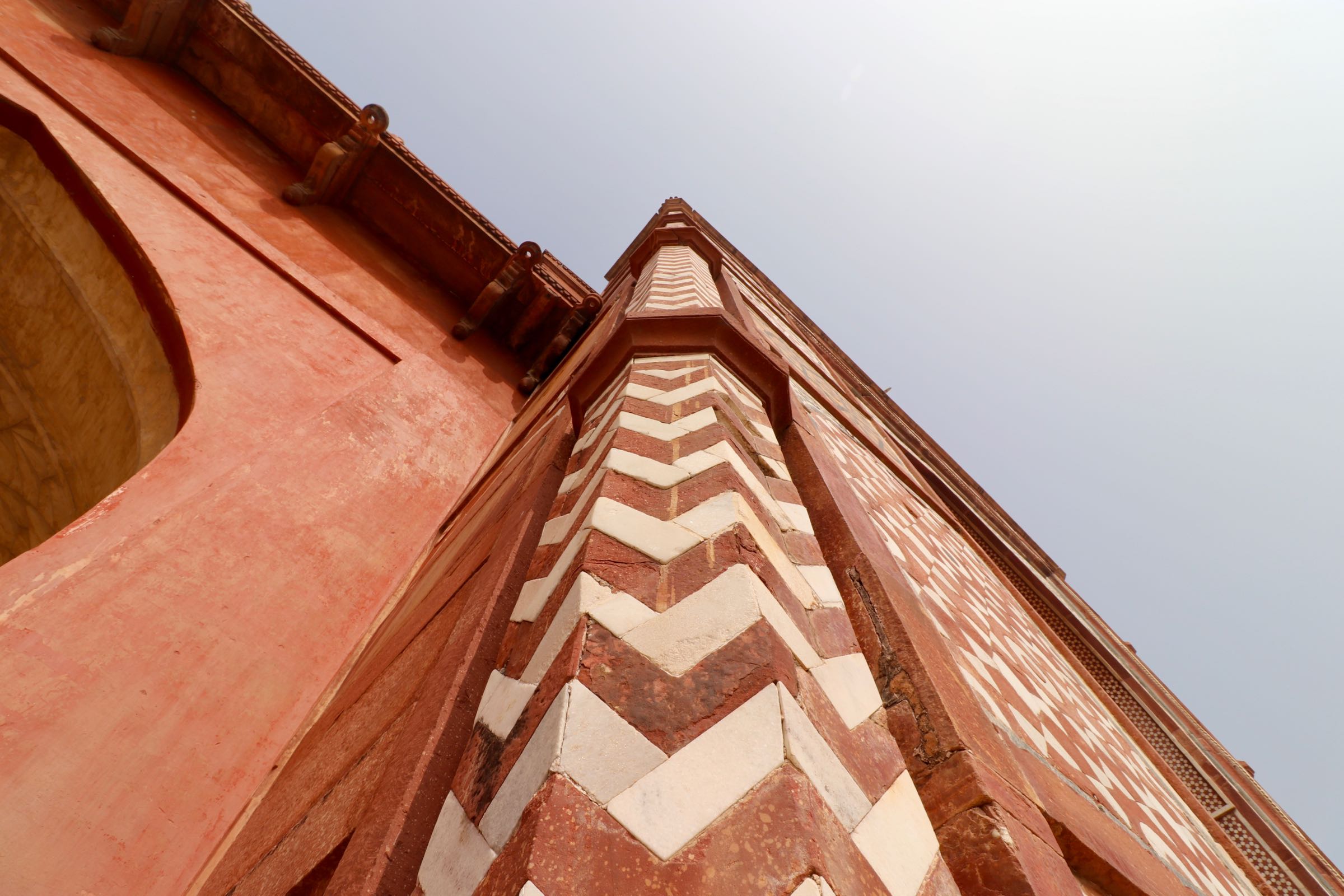 Fassade des Akbar-Mausoleum, Agra, Indien