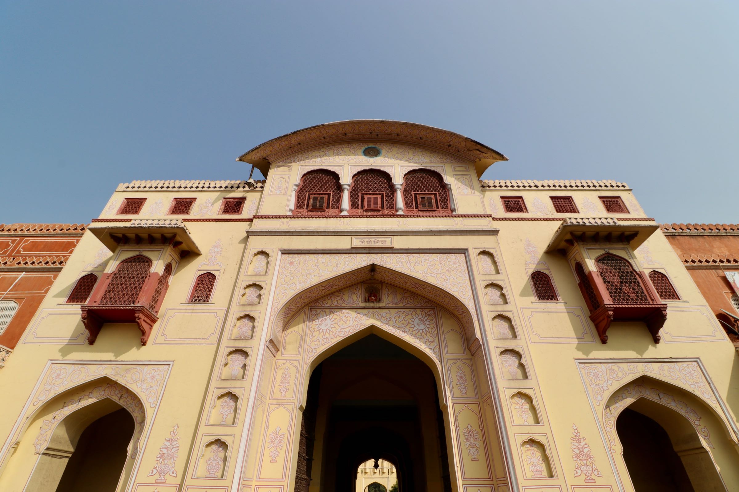Tor des Stadtpalasts von Jaipur, Indien