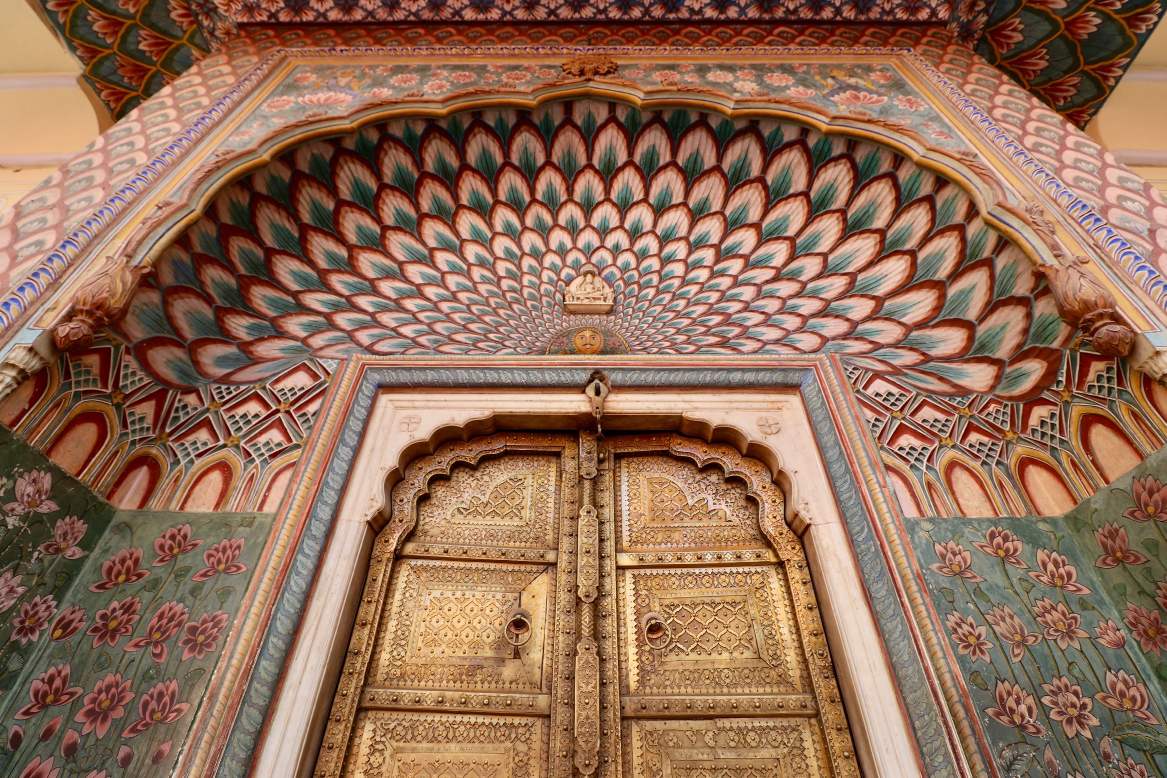 Tor im Stadtpalast von Jaipur, Indien