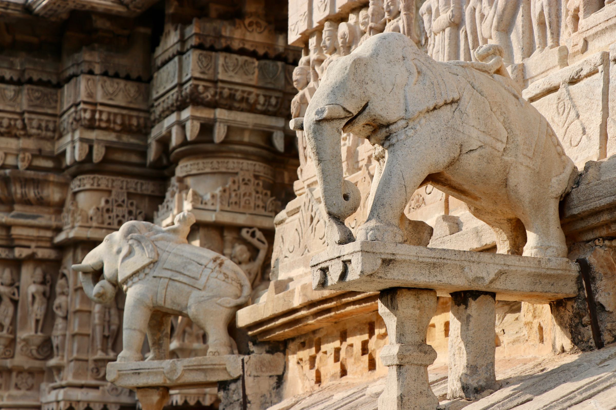 Dekoration an einem Hindutempel in Udaipur, Indien