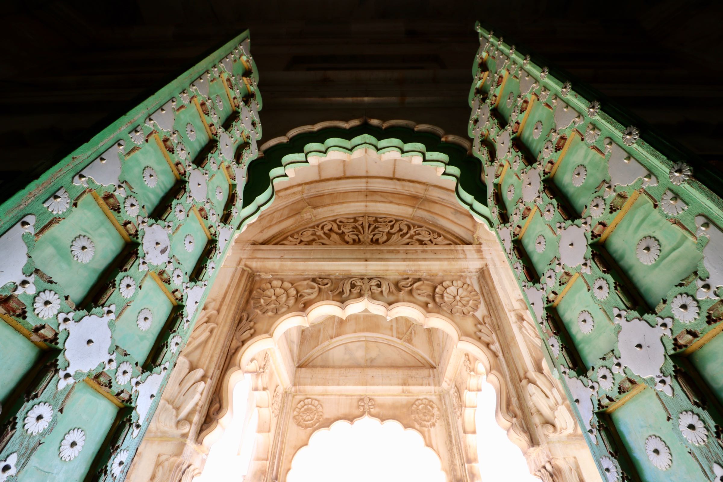 Tür am Jaswant-Thada-Mausoleum, Jodhpur, Indien
