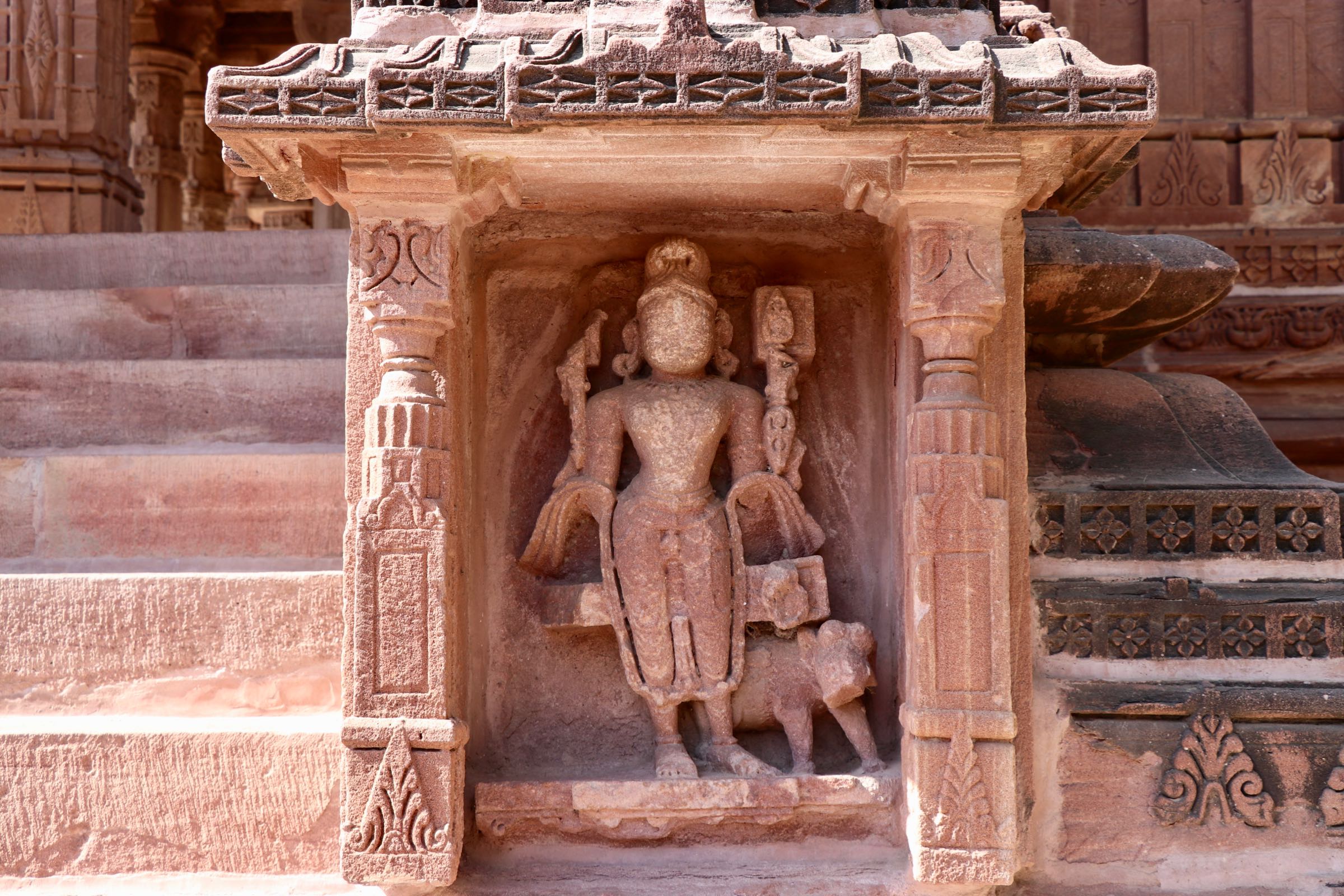 Dekoration an einem Hindutempel in Mandore, Indien