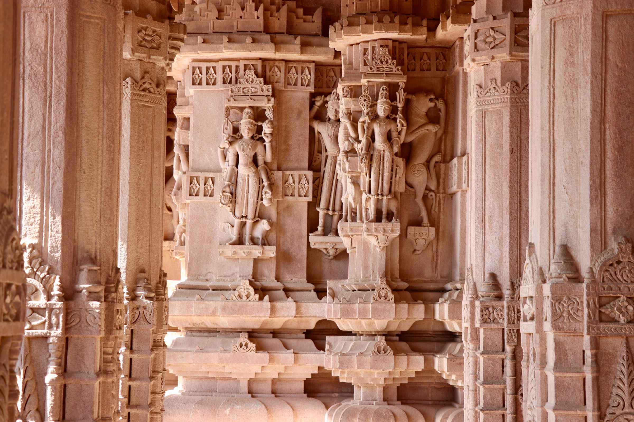 Dekoration in einem Hindutempel in Mandore, Indien