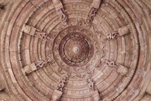 Kuppel eines Hindutempels in Mandore, Indien