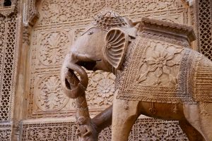 Statue vor einem Haveli, Jaisalmer, Indien