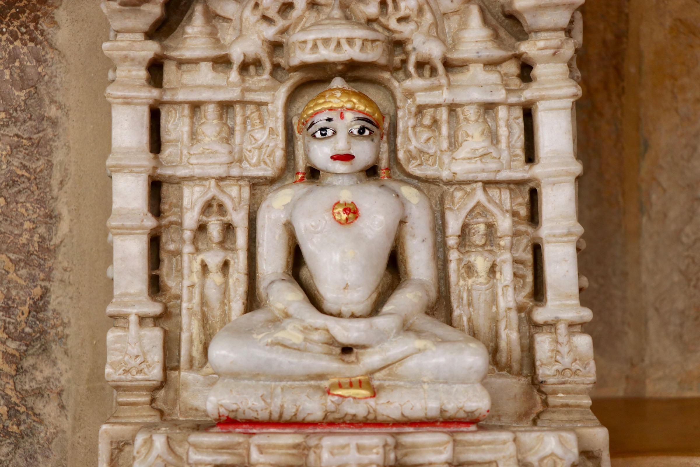 Statue in einem Jaintempel in Jaisalmer, Indien