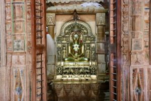 Schrein in einem Jaintempel in Jaisalmer, Indien