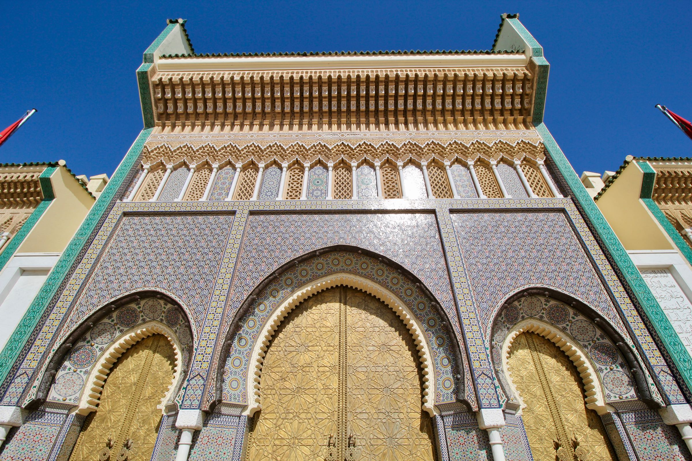 Tor des Königspalasts in Fès, Marokko
