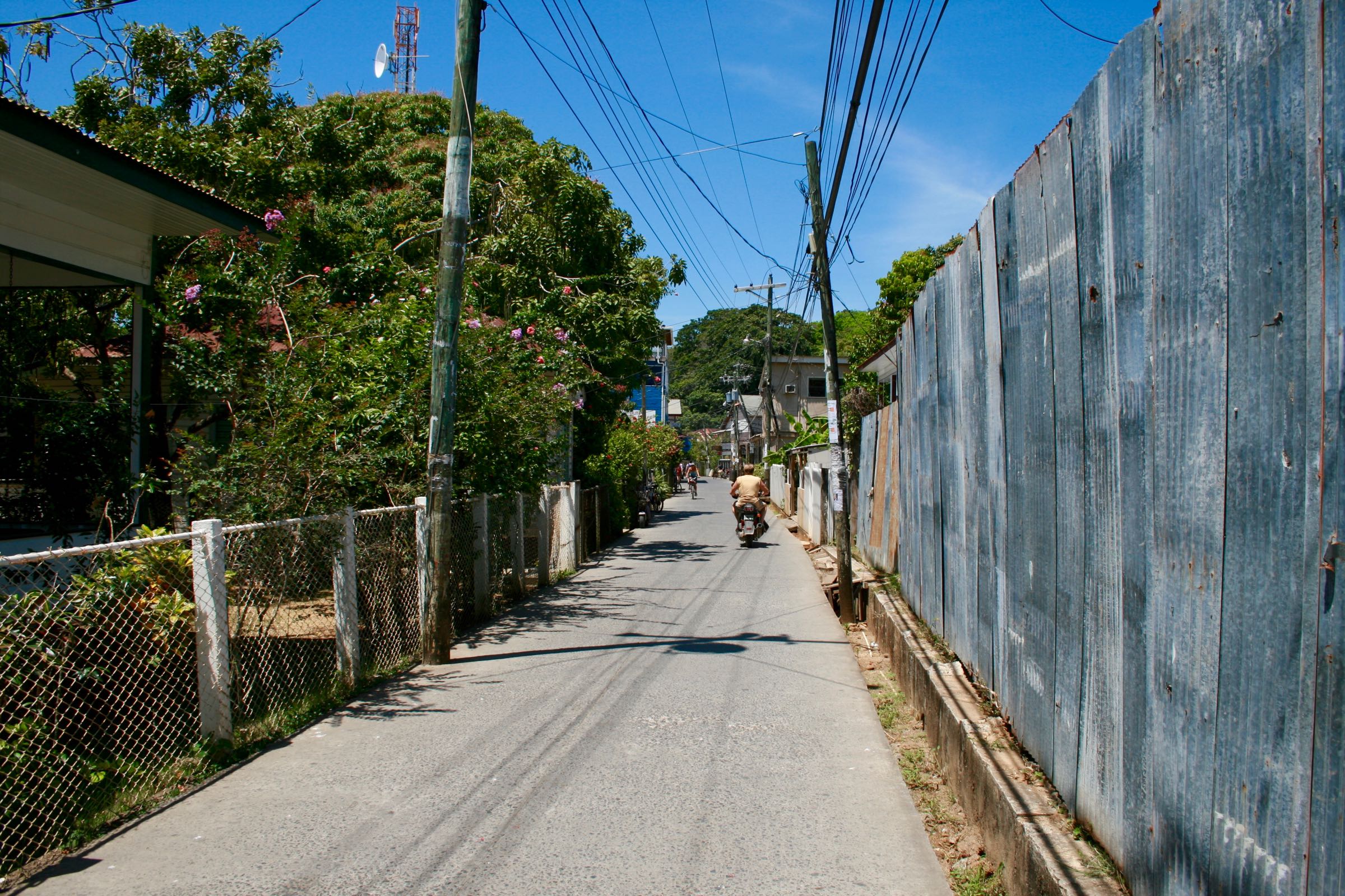 Straße in East Harbour, Útila, Islas de la Bahía, Honduras