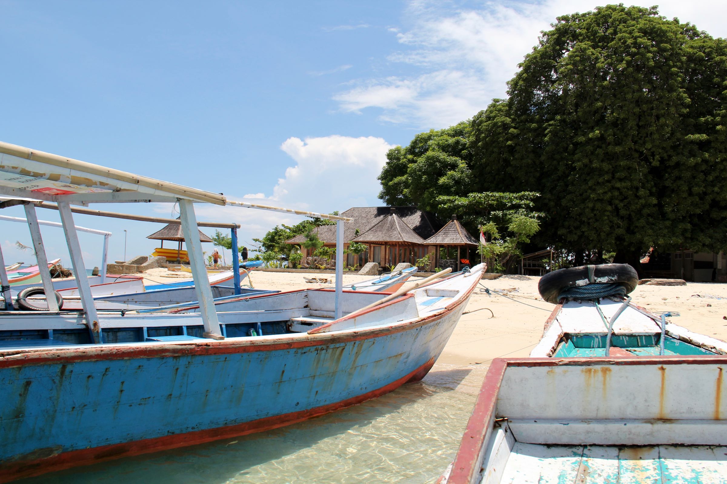 Boote am Strand von Samalona, Sulawesi, Indonesien