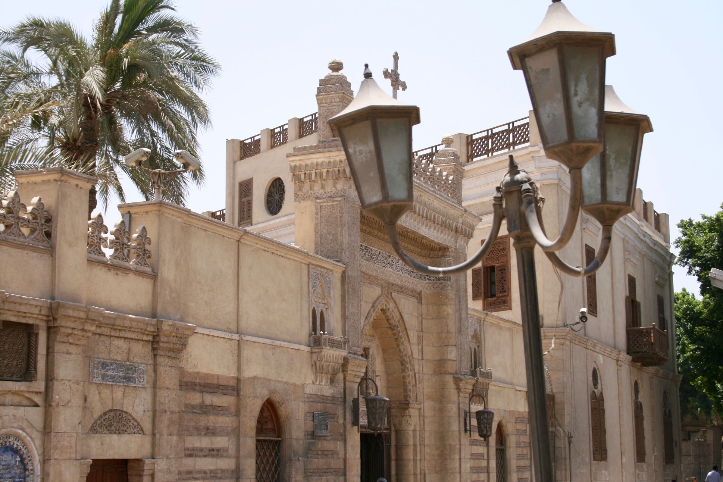 Eingang der Hängenden Kirche im Koptischen Viertel, Kairo, Ägypten
