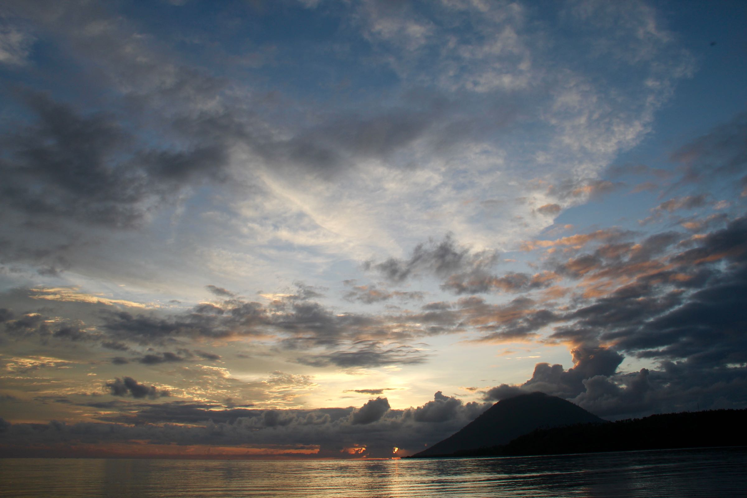 Sonnenuntergang auf Bunaken, Sulawesi, Indonesien