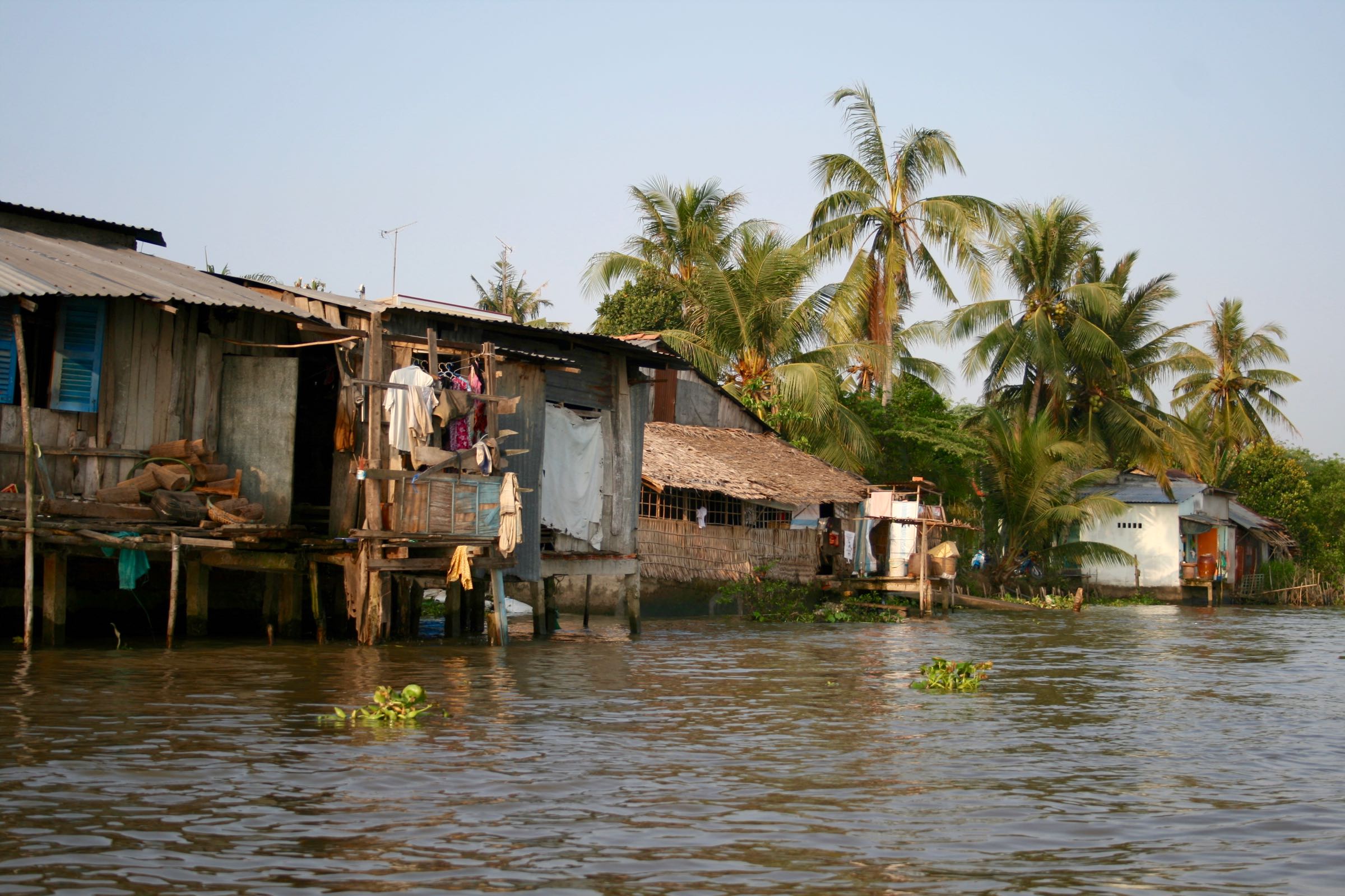 Häuser am Ufer des Mekong, Vietnam