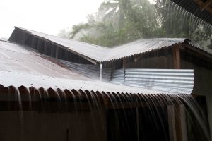 Regen in Batu Putih, Sulawesi, Indonesien