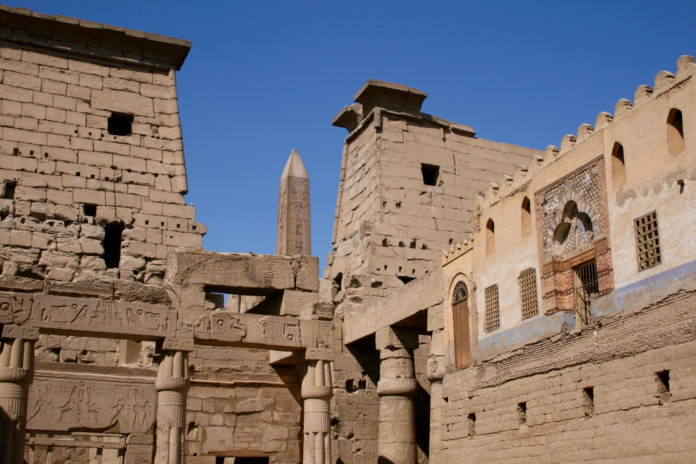 Erster Hof des Luxor-Tempels, Luxor, Ägypten