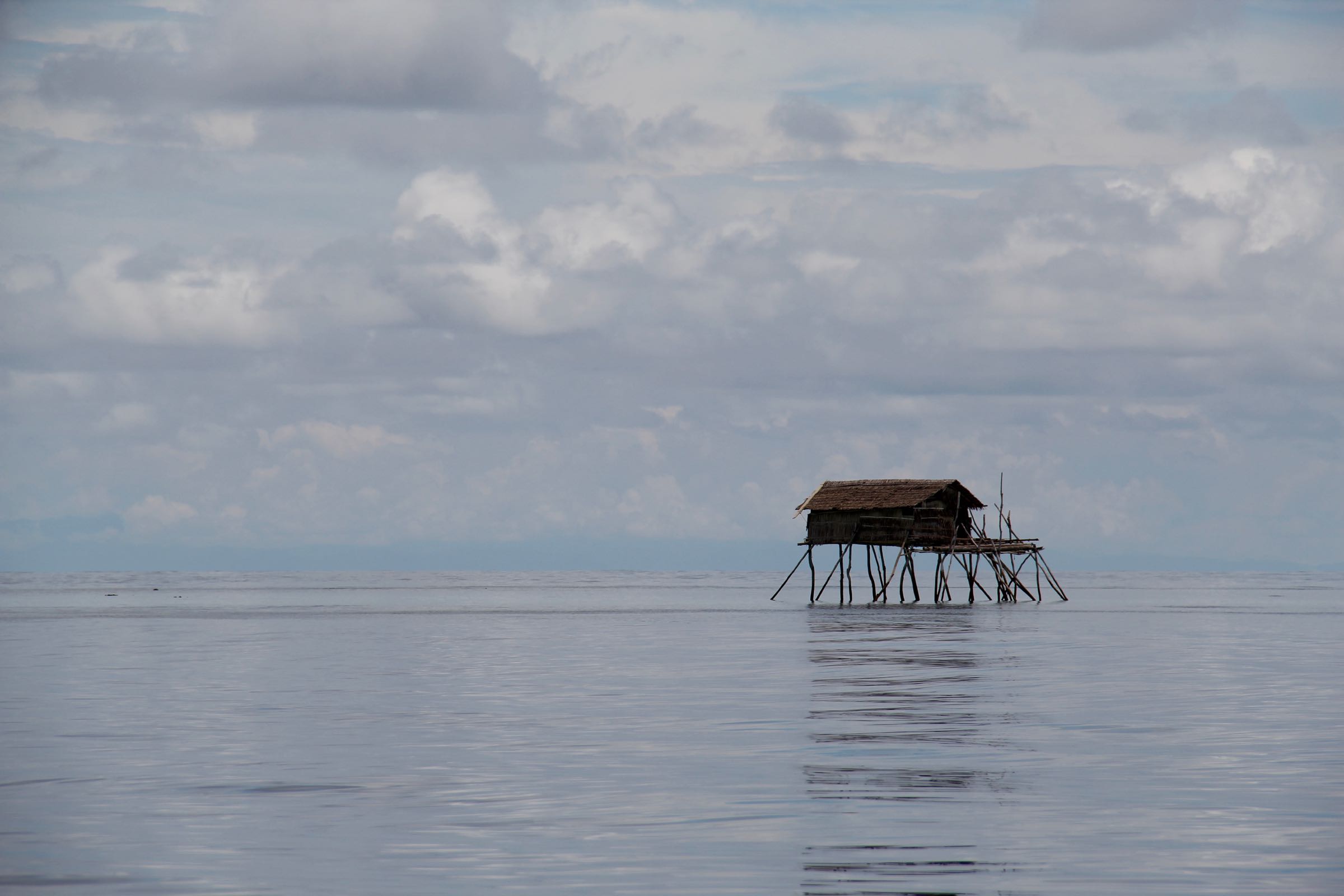 Fischerhütte auf den Togian-Inseln, Sulawesi, Indonesien