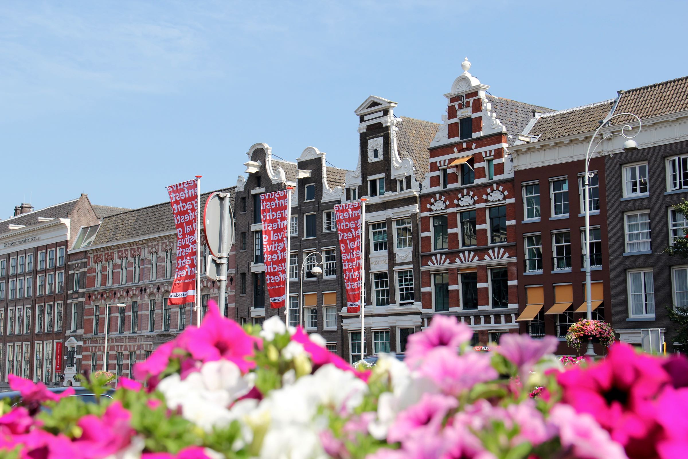 Häuserfront in Amsterdam, Nordholland, Niederlande