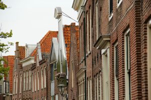 Häuserfront in Edam, Nordholland, Niederlande