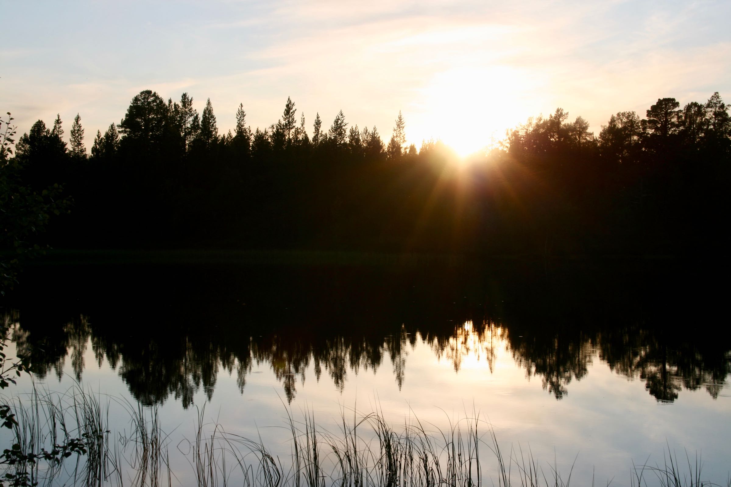 Sonnenunterngang in Lappland, Finnland