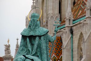 Statue von Stephan I. vor der Matthiaskirche, Budapest, Ungarn