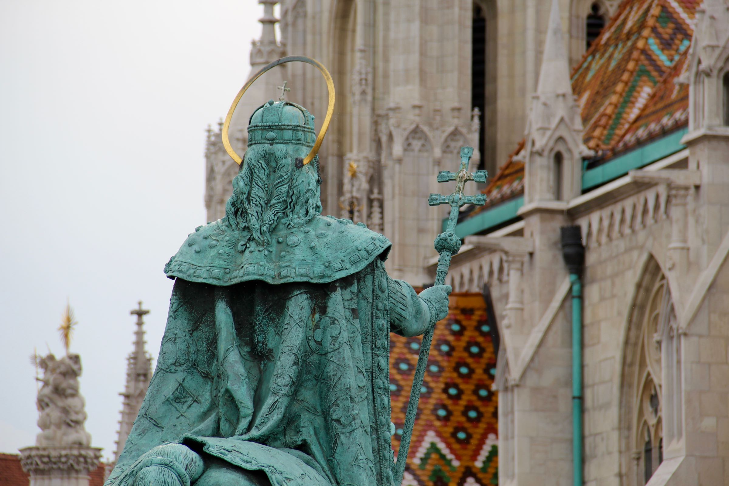 Statue von Stephan I. vor der Matthiaskirche, Budapest, Ungarn