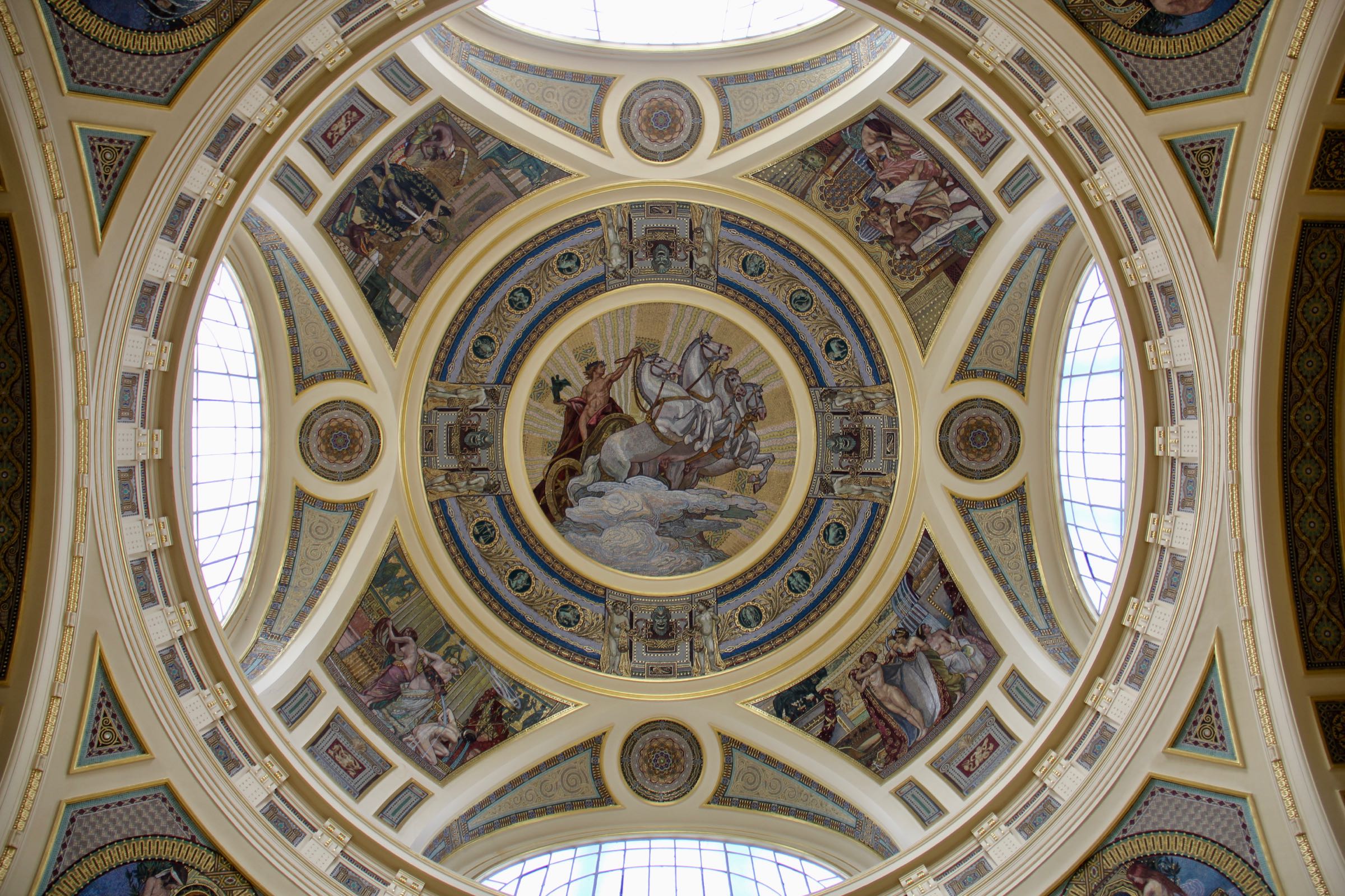 Blick in die Kuppel des Széchenyi-Heilbad, Budapest, Ungarn
