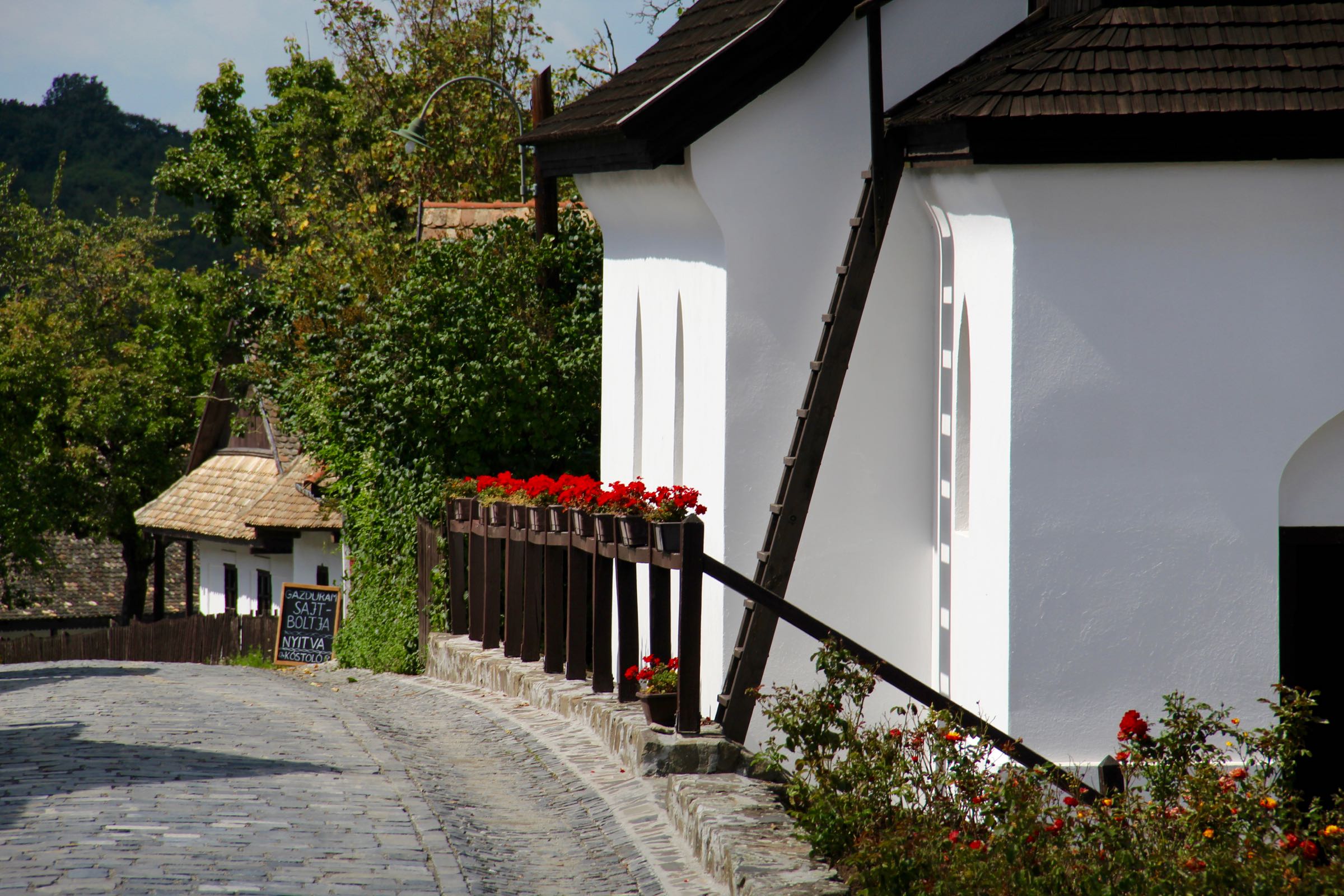 Straße in Hollókő, Ungarn