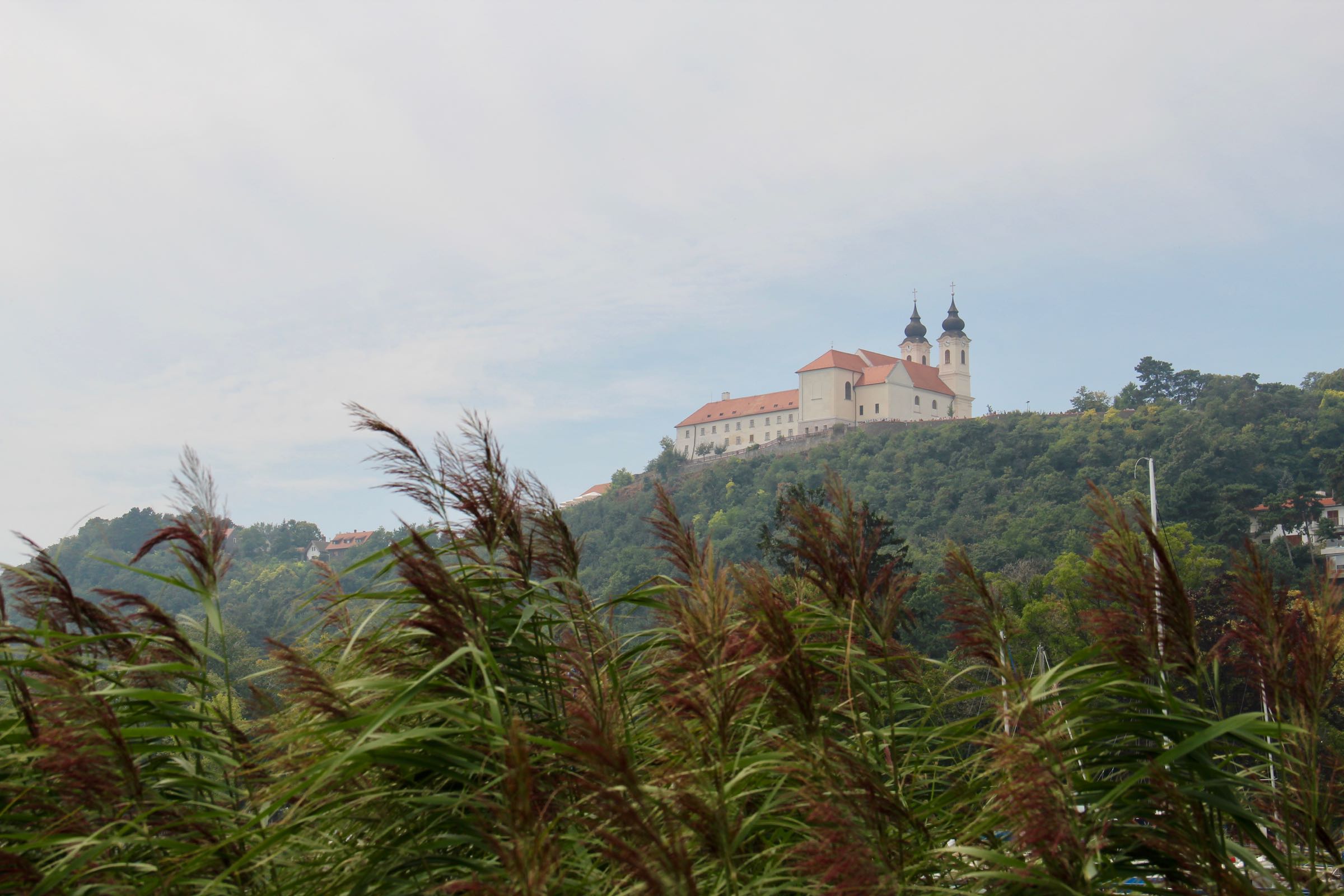 Blick auf die Abtei Tihany, Tihany, Ungarn