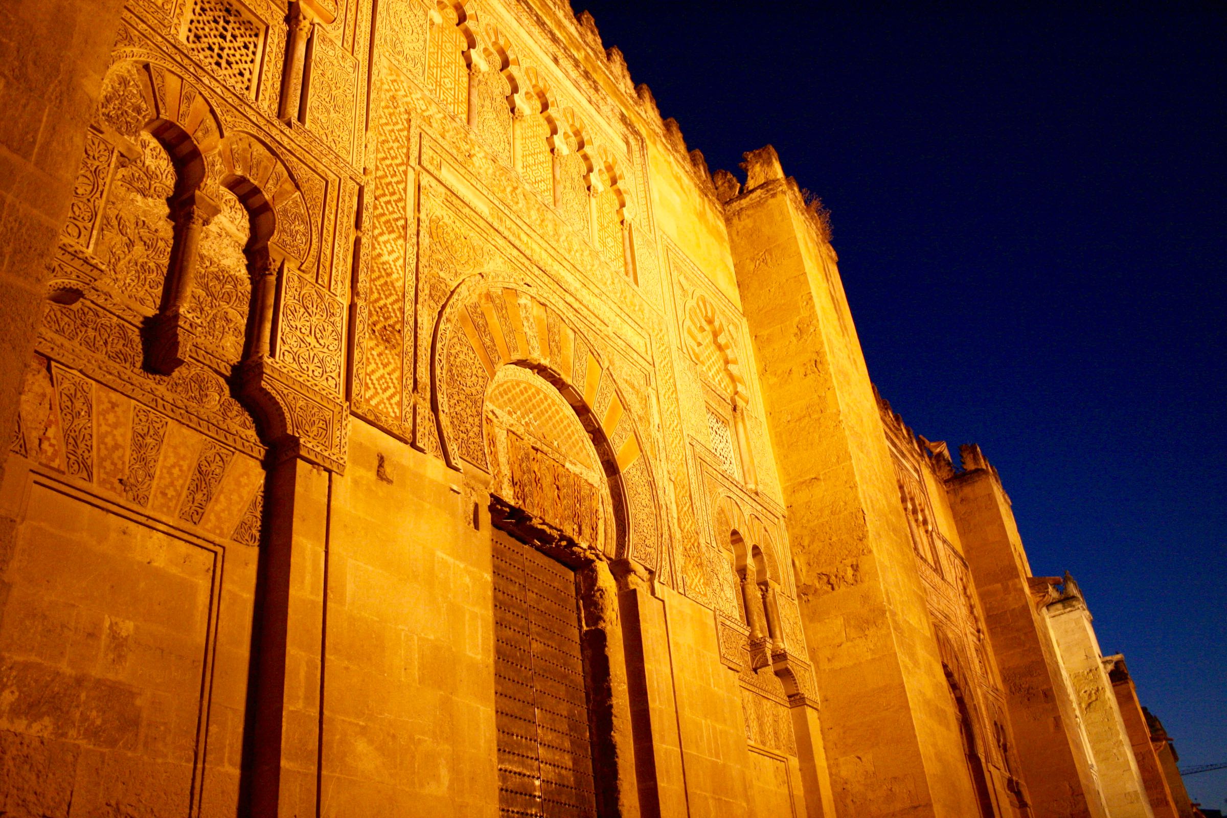 Außenmauer der Mezquita-Kathedrale von Córdoba, Andalusien, Spanien