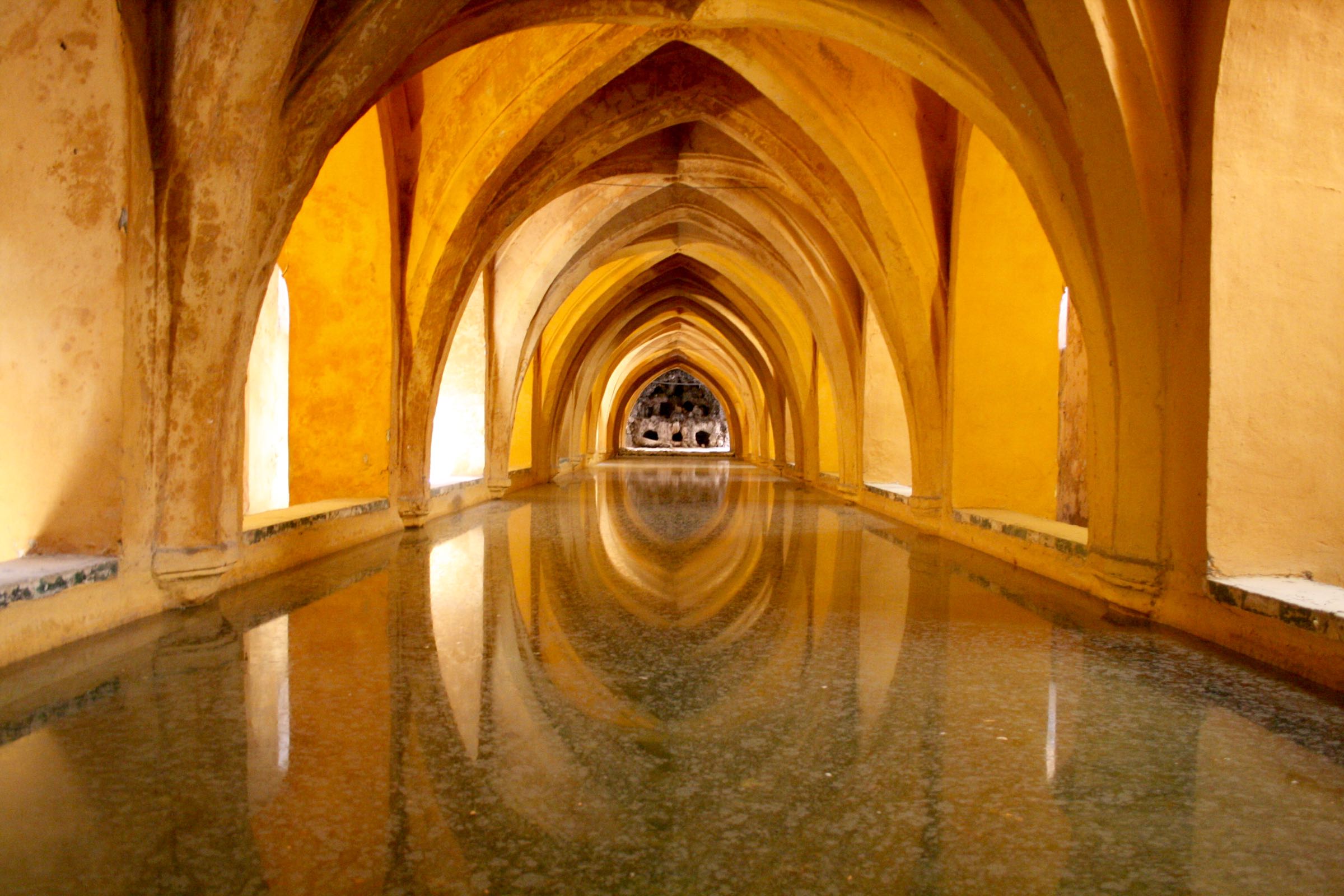 Zisterne im Alcázar von Sevilla, Andalusien, Spanien