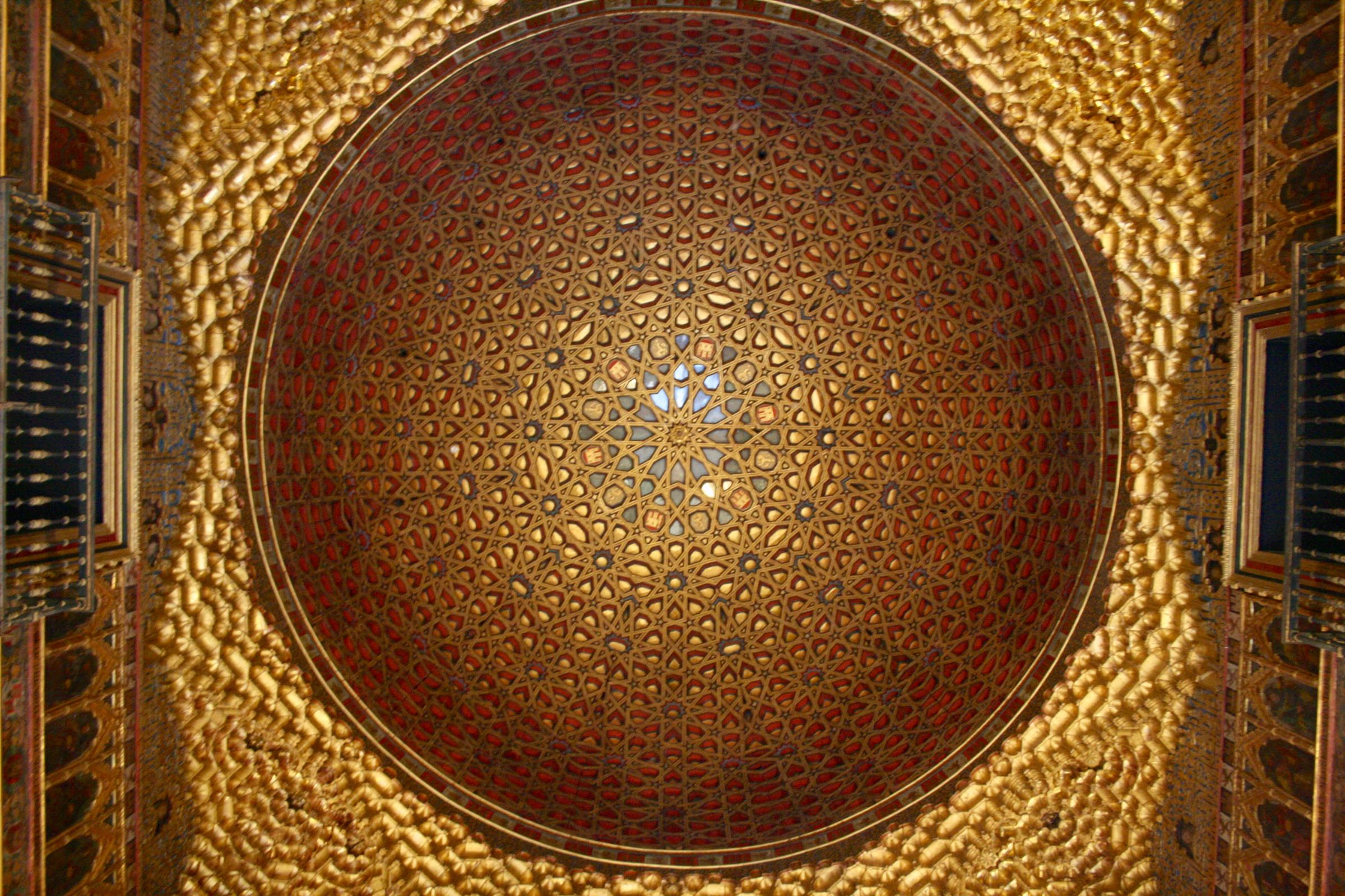 Decke im Alcázar von Sevilla, Andalusien, Spanien