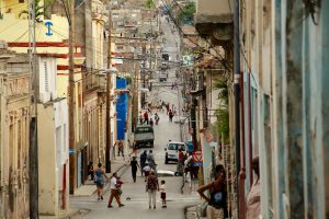Straße in Santiago de Cuba, Kuba