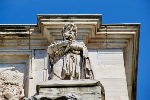 Statue am Konstantinsbogen, Rom, Italien